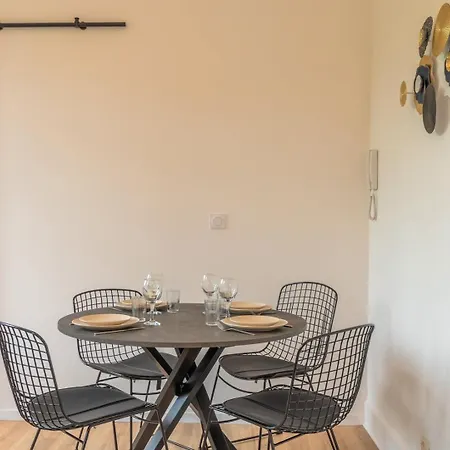 Apartament 2 Bedroom Near Tram & Metro