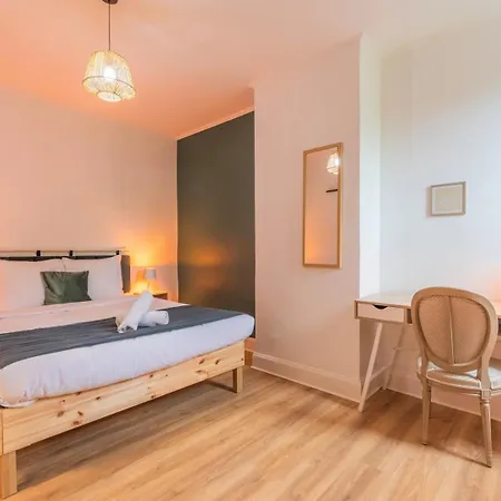2 Bedroom Near Tram & Metro