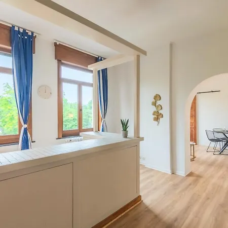 Apartament 2 Bedroom Near Tram & Metro *
