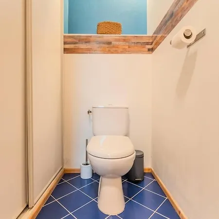 2 Bedroom Near Tram & Metro Apartament