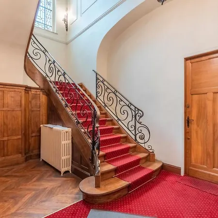2 Bedroom Near Tram & Metro *