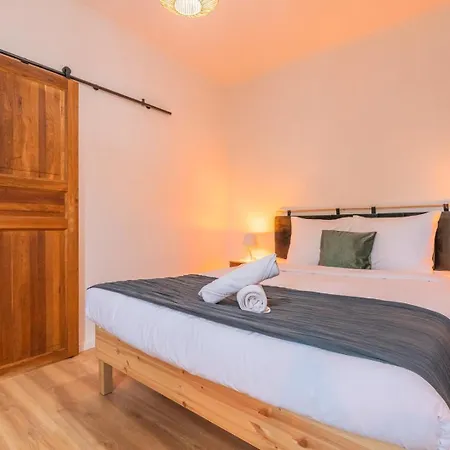 2 Bedroom Near Tram & Metro *